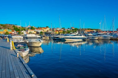 Stromstad, İsveç, 11 Temmuz 2022: Stromstad.IMAGE İsveç 'te marina manzarası