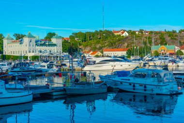 Stromstad, İsveç, 11 Temmuz 2022: Stromstad.IMAGE İsveç 'te marina manzarası