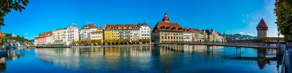 Luzern Szwajcaria Września 2022 Hotele Nabrzeżu Reuss Szwajcarskim Mieście Luzern — Zdjęcie stockowe