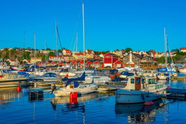 Stromstad, İsveç, 11 Temmuz 2022: Stromstad.IMAGE İsveç 'te marina manzarası