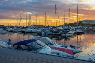 Stromstad, İsveç, 11 Temmuz 2022: Stromstad.IMAGE İsveç 'te marina manzarası