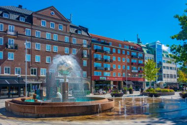 Trollhattan, İsveç, 12 Temmuz 2022 İsveç 'in Trollhattan kentindeki Drottningtorget Meydanı.