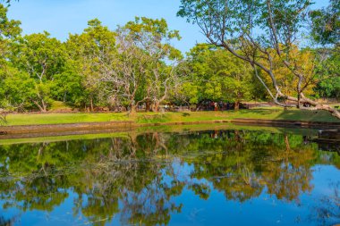 Sigiriya, Sri Lanka, 5 Şubat 2022: Sri Lanka 'daki Sigirya kaya kalesinin bahçeleri.