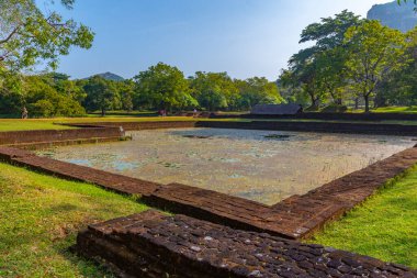 Sigiriya, Sri Lanka, 5 Şubat 2022: Sri Lanka 'daki Sigirya kaya kalesinin bahçeleri.