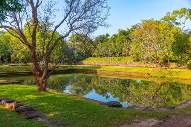 Sigiriya, Sri Lanka, 5 Şubat 2022: Sri Lanka 'daki Sigirya kaya kalesinin bahçeleri.