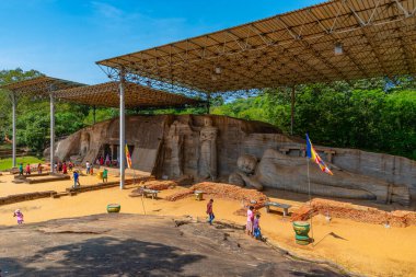 Polonnaruwa, Sri Lanka, 4 Şubat 2022: Polonnaruwa, Sri Lanka 'daki Gal Vihara tapınağında Buda heykeli.