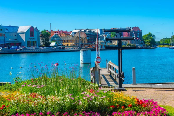 2022年7月12日スウェーデン トロルハッタン スウェーデンの町 ゴタアルフ川の水辺 Trollhattan Image — ストック写真