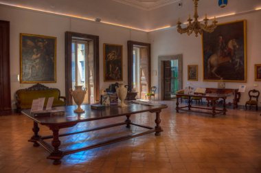 Napoli, İtalya, 19 Mayıs 2022: Napoli, İtalya 'daki Pio Monte della Misericordia' da ikamet odaları.