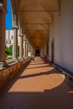 Napoli, İtalya, 19 Mayıs 2022: Napoli, İtalya 'daki Santa Chiara manastırında freskler.