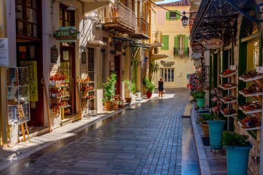 Nafplio, Yunanistan, 4 Eylül 2022: Yunan kenti Nafplio 'nun manzarası.
