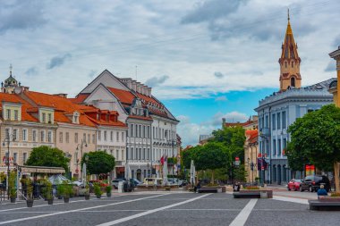 Vilnius, Litvanya, 7 Temmuz 2022: Rotus Aikste - Litvanya 'nın başkenti Vilnius, Litvanya' nın şehir meydanı .