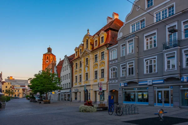 2022年8月14日ドイツ インゴルシュタット ドイツの町インゴルシュタットの商店街の日の出を見る — ストック写真