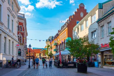 Ystad, İsveç, 13 Temmuz 2022: Ystad, İsveç 'te ticari cadde...