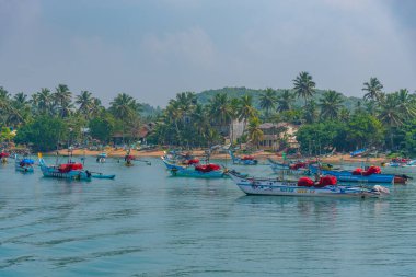 Mirissa, Sri Lanka, 23 Ocak 2022: Mirissa, Sri Lanka limanında balıkçı tekneleri.