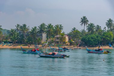 Mirissa, Sri Lanka, 23 Ocak 2022: Mirissa, Sri Lanka limanında balıkçı tekneleri.