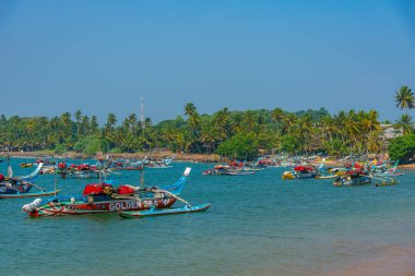 Mirissa, Sri Lanka, 22 Ocak 2022: Mirissa, Sri Lanka limanında balıkçı tekneleri.