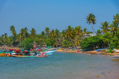 Mirissa, Sri Lanka, 22 Ocak 2022: Mirissa, Sri Lanka limanında balıkçı tekneleri.