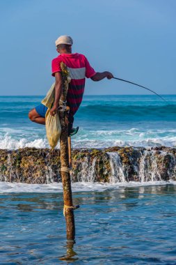 Koggala, Sri Lanka, 22 Ocak 2022: Koggala, Sri Lanka 'da geleneksel balıkçılar.