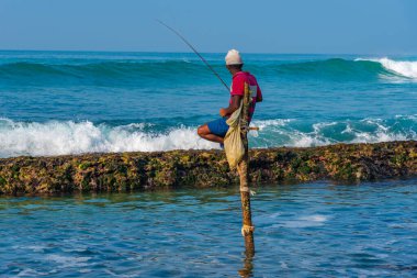 Koggala, Sri Lanka, 22 Ocak 2022: Koggala, Sri Lanka 'da geleneksel balıkçılar.