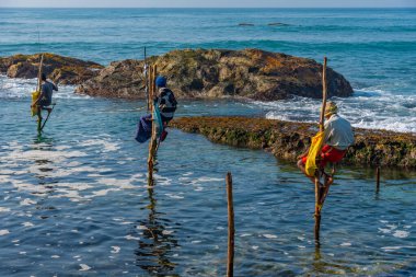 Koggala, Sri Lanka, 22 Ocak 2022: Koggala, Sri Lanka 'da geleneksel balıkçılar.