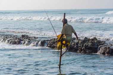 Koggala, Sri Lanka, 22 Ocak 2022: Koggala, Sri Lanka 'da geleneksel balıkçılar.