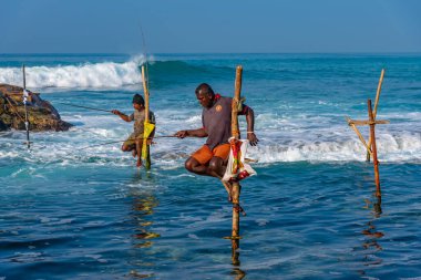 Koggala, Sri Lanka, 22 Ocak 2022: Koggala, Sri Lanka 'da geleneksel balıkçılar.