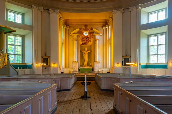 2022年7月14日 瑞典卡尔斯克洛纳 瑞典卡尔斯克洛纳圣三一教堂的内部 — 图库照片