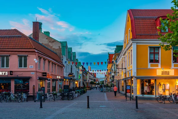 Kalmar Suecia Julio 2022 Vista Del Atardecer Una Calle Comercial — Foto de Stock