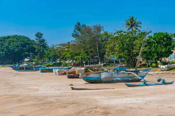 2018 스리랑카 해변에서 어선들 — 스톡 사진