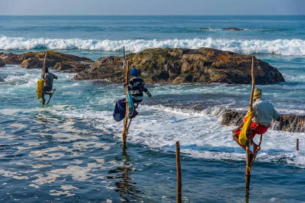 Koggala, Sri Lanka, 22 Ocak 2022: Koggala, Sri Lanka 'da geleneksel balıkçılar.