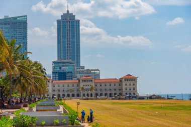 Colombo, Sri Lanka, 19 Ocak 2022: Colombo, Sri Lanka 'da deniz kenarında gezinti.