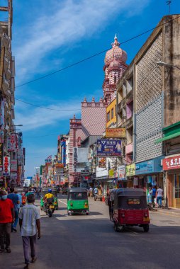 Colombo, Sri Lanka, 19 Ocak 2022: Colombo, Sri Lanka 'da yoğun bir caddenin görüntüsü.