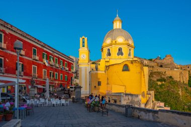 Procida, İtalya, 23 Mayıs 2022: Santuario S. Maria delle Grazie Incoronata İtalyan adası Procida Kilisesi.