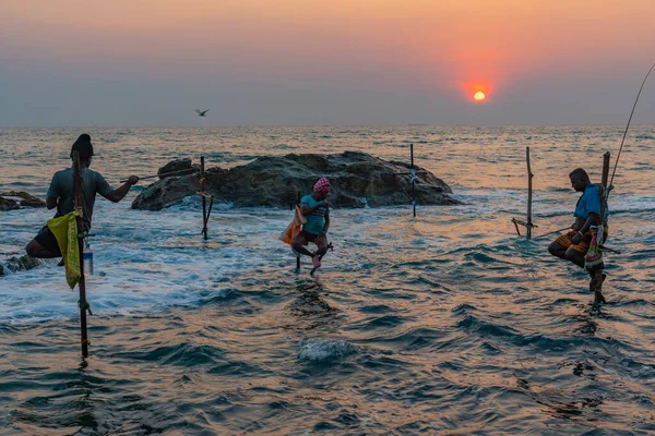 Koggala Sri Lanka Stycznia 2022 Widok Zachodu Słońca Tradycyjnych Rybaków — Zdjęcie stockowe
