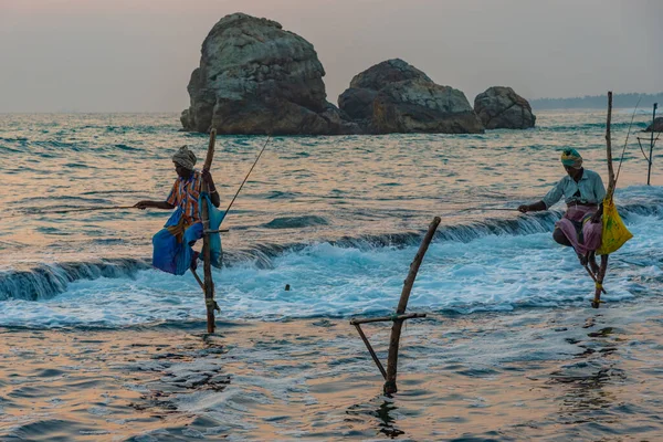 Koggala Sri Lanka Stycznia 2022 Widok Zachodu Słońca Tradycyjnych Rybaków — Zdjęcie stockowe