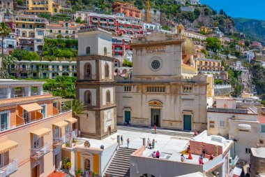Positano, İtalya, 21 Mayıs 2022: Chiesa di Santa Maria Assunta Kilisesi Positano, İtalya.