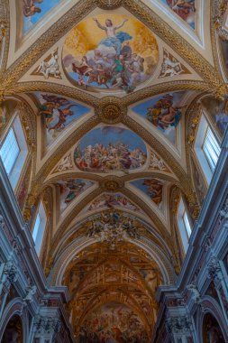 Napoli, İtalya, 19 Mayıs 2022: Certosa 'nın iç dekorasyonu ve Napoli, İtalya' daki San Martino Müzesi.