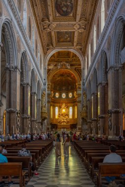 Napoli, İtalya, 19 Mayıs 2022: İtalya 'nın Napoli kentindeki Santa Maria Assunta Katedrali.