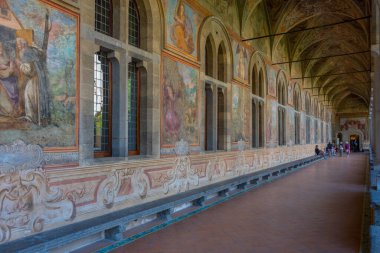 Napoli, İtalya, 19 Mayıs 2022: Napoli, İtalya 'daki Santa Chiara manastırında freskler.