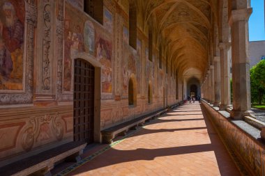 Napoli, İtalya, 19 Mayıs 2022: Napoli, İtalya 'daki Santa Chiara manastırında freskler.