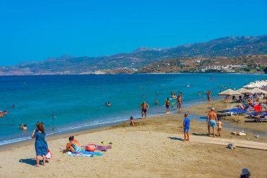 Sitia, Yunanistan, 18 Ağustos 2022: Yunan adası Girit 'teki Sitia plajı manzarası.