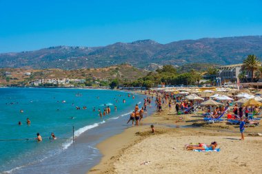 Sitia, Yunanistan, 18 Ağustos 2022: Yunan adası Girit 'teki Sitia plajı manzarası.