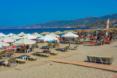 Sitia, Yunanistan, 18 Ağustos 2022: Yunan adası Girit 'teki Sitia plajı manzarası.