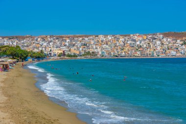 Sitia, Yunanistan, 19 Ağustos 2022: Yunan adası Girit 'teki Sitia plajı manzarası.