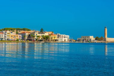 Rethimno, Yunanistan, 21 Ağustos 2022: Yunan kenti Rethimno, Yunanistan 'ın silueti.