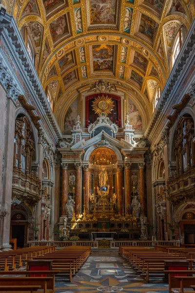 ナポリ イタリア 2022年5月19日 イタリア ナポリのサンタ キアラ修道院の内部 — ストック写真