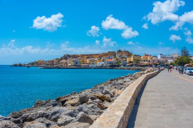 Palaiochora, Yunanistan, 21 Ağustos 2022: Yunanistan 'ın Girit adasındaki Palaiochora kentinde sahil gezisi.