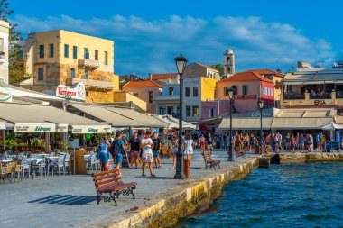 Hanya, Yunanistan, 21 Ağustos 2022: Yunanistan 'ın Hanya kentindeki eski Venedik limanına bakış.