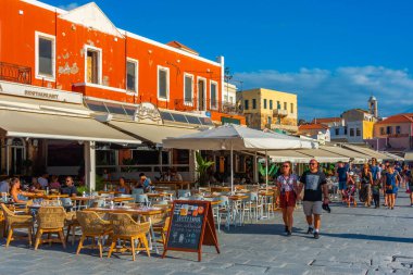 Hanya, Yunanistan, 21 Ağustos 2022: Yunanistan 'ın Hanya kentindeki eski Venedik limanına bakış.