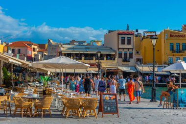 Hanya, Yunanistan, 21 Ağustos 2022: Yunanistan 'ın Hanya kentindeki eski Venedik limanına bakış.